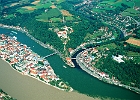 Malerisches Passau Donau-km 2225, im Vordergrund mündet, nach starkem Regen, der "braune" Inn, vís á vís die Ilz. : Ortschaft, Mündung